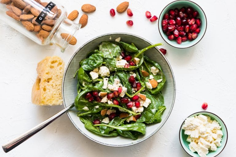 Spinatsalat mit Feta, Granatapfel und Mandeln | La Cuisine de Géraldine