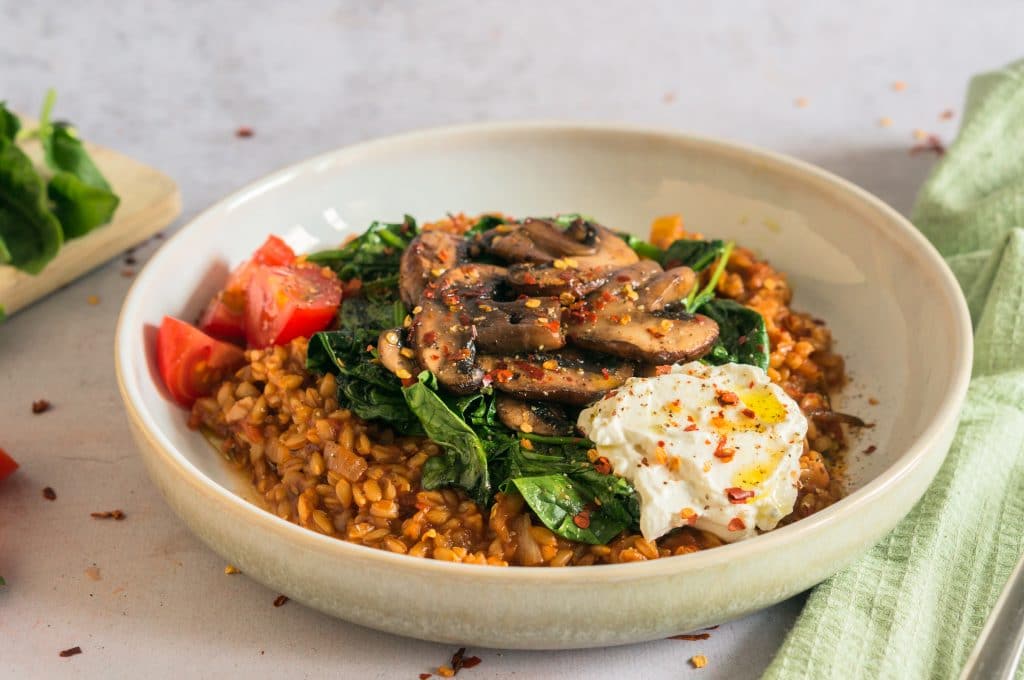 Tomato Einkorn with Spinach and Mushrooms