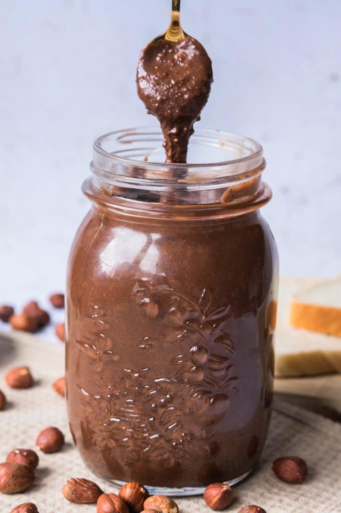 Homemade Nutella - 4 ingredients and no cooking!