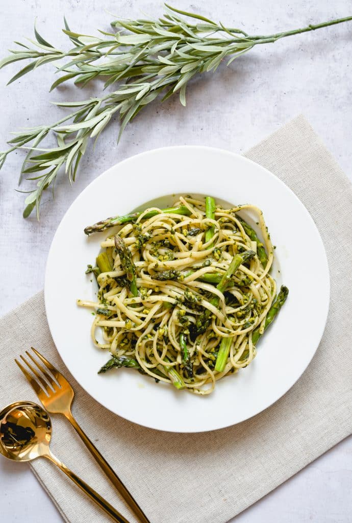 Pasta with Green Asparagus and Pesto