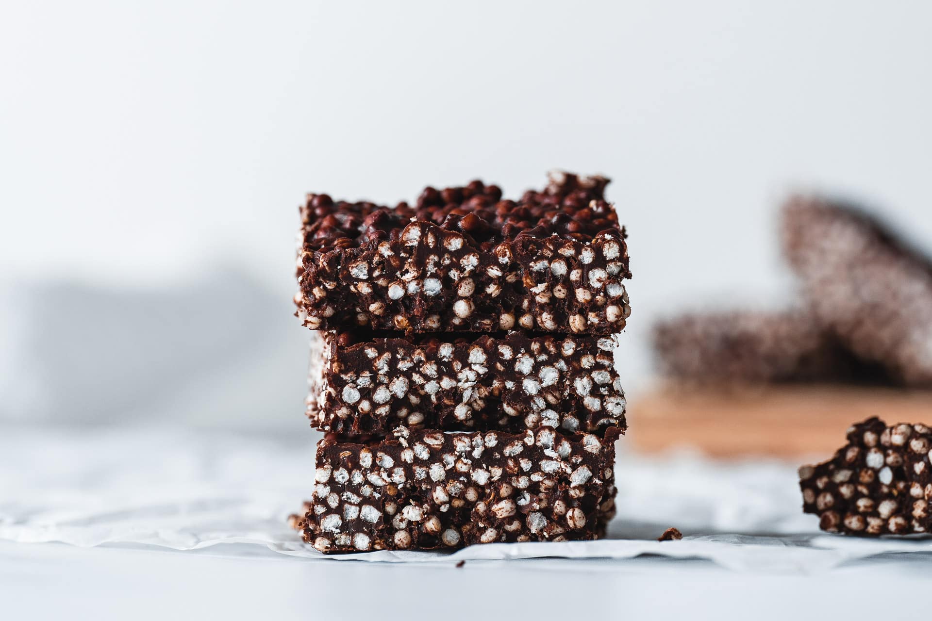 Healthy Puffed Quinoa and Chocolate Snack