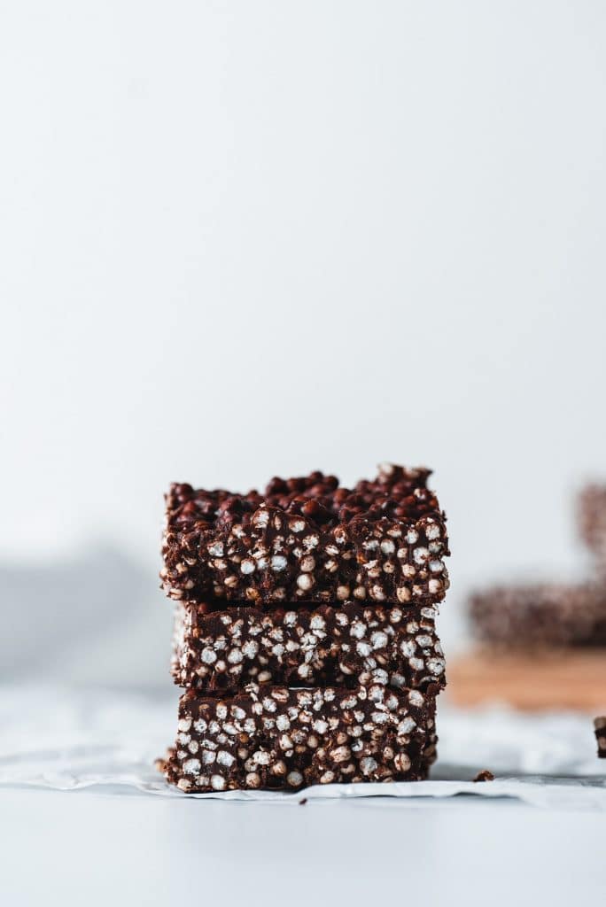 Healthy Puffed Quinoa and Chocolate Snack