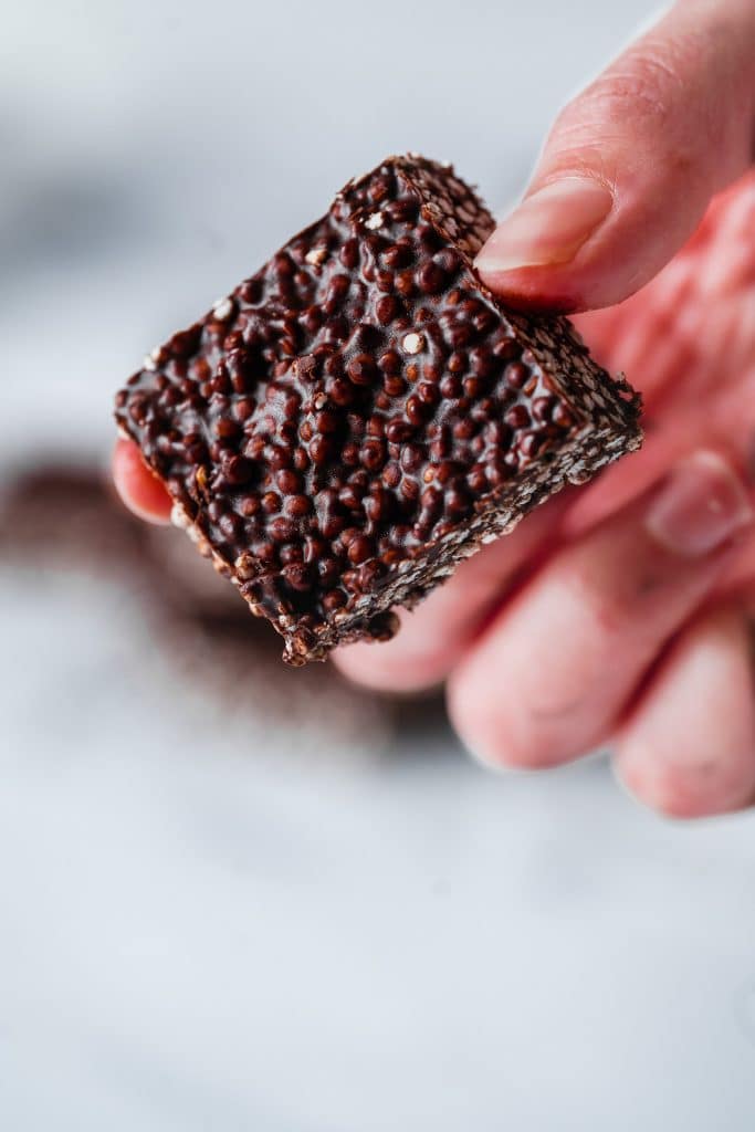 Healthy Snack mit Gepuffter Quinoa und Schokolade