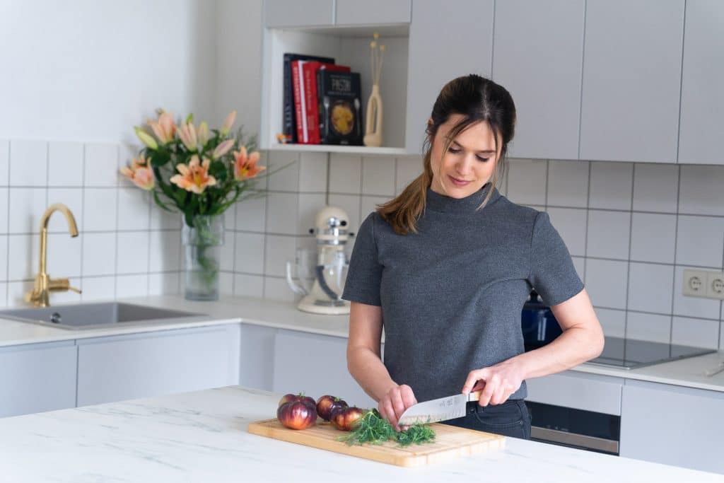 Géraldine Leverd, Autorin des Kochblogs La Cuisine de Géraldine beim Kochen