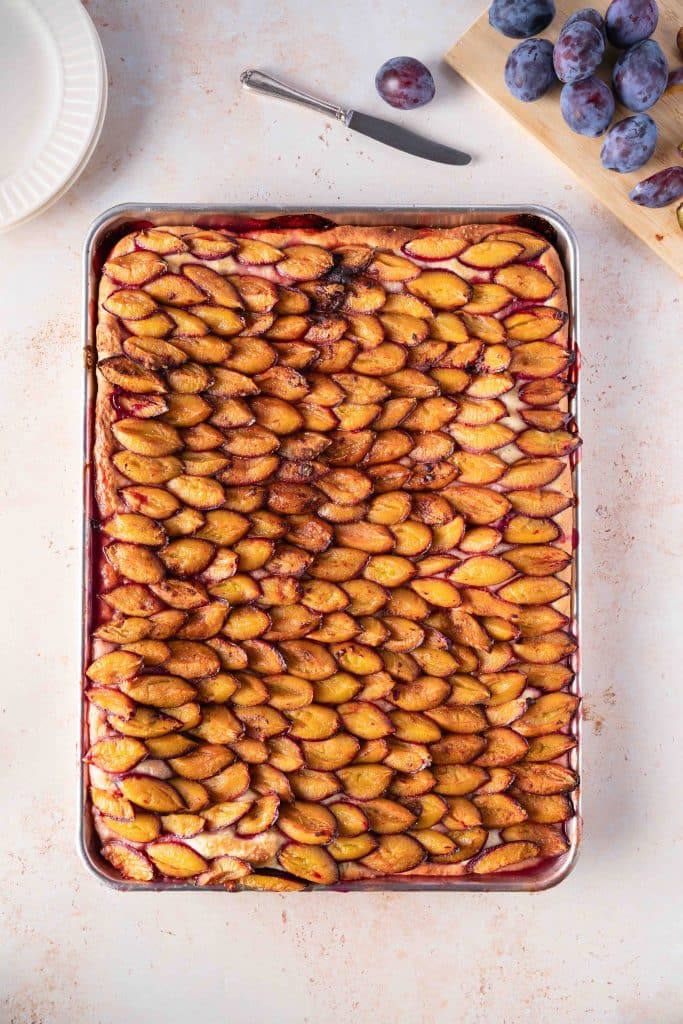 Zoom sur un Gâteau aux prunes vue de haut