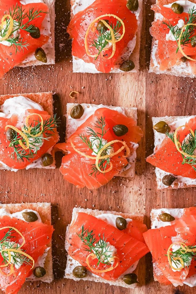 Zoom on a smoked salmon canapés
