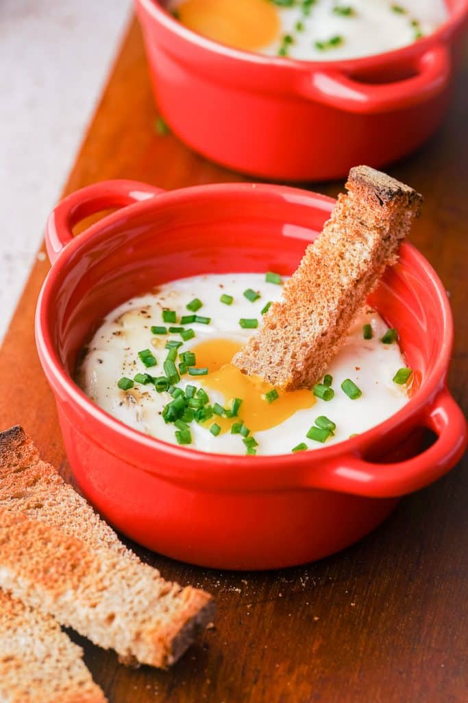 Zoom on an oeuf cocotte or French Baked Egg