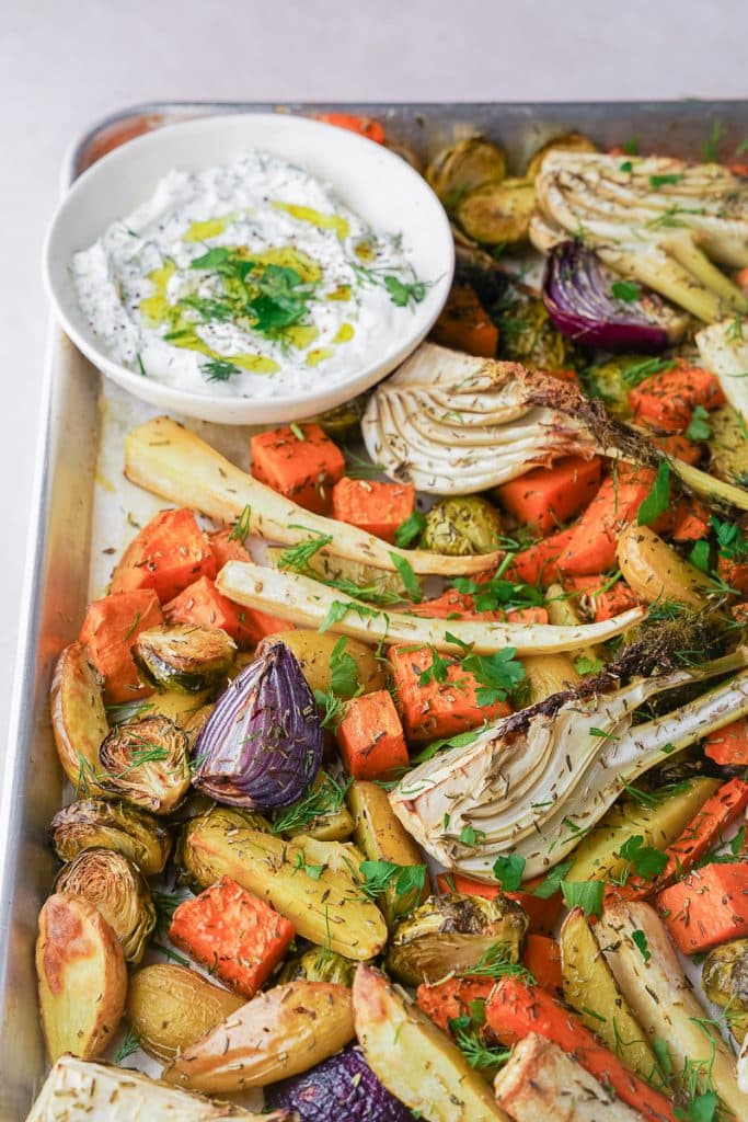 Zoom on a sheet pan with roasted vegetables. 