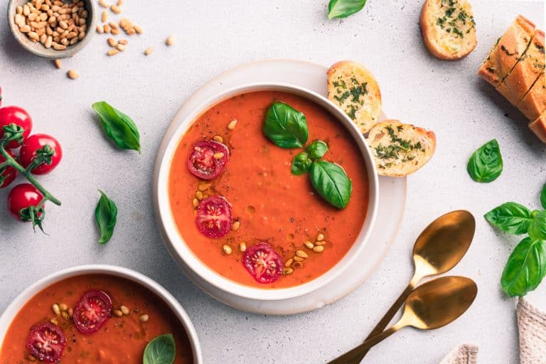 Soupe de tomates et basilic