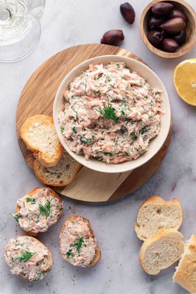 Bowl of salmon rillettes with baguette slices